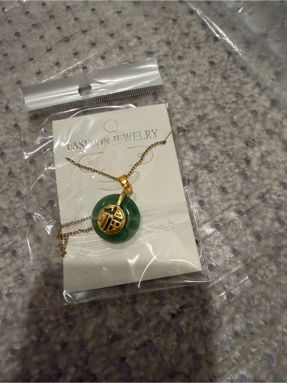 Fashion Jewelry Gold & Green Jade-Style Pendant Necklace brand new